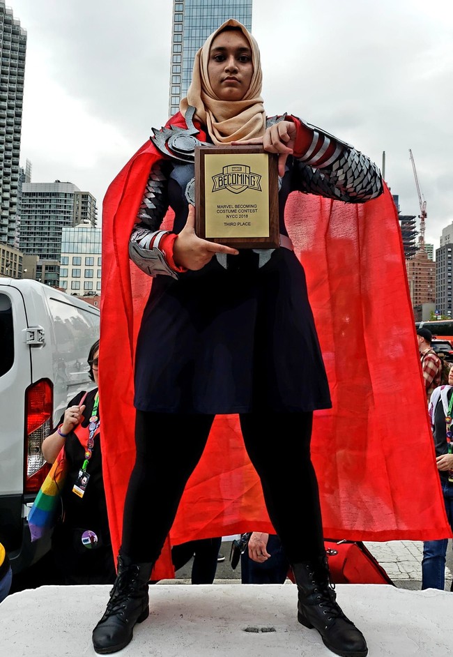 Kontes ini menilai pemenang dari kreatifitas hingga perilaku di atas panggung. Mereka kreatif memadukan kostum super hero dengan hijab, sekaligus berperilaku sopan selama acara. Foto: Dok. Maliha Fairooz