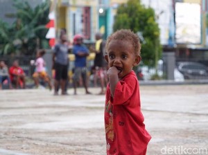 Perjuangan Banget! Berhari-hari Mereka Menembus Hutan demi Imunisasi