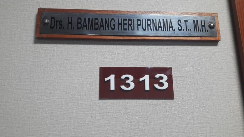 Penembakan di DPR, Peluru Tembus Jilbab Staf F-Golkar Penembakan di DPR, Peluru Tembus Jilbab Staf F-Golkar