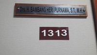 Foto: Selain itu, ruang kerja anggota DPR Fraksi Golkar Bambang Heri Purnama juga terkena tembakan. (Dok. Istimewa)