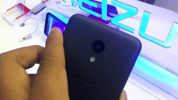 Beralih ke M6T, di mana smartphone ini punya spesifikasi lebih tinggi dibandingkan C9. (Foto: detikINET/Agus Tri Haryanto)