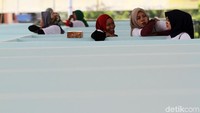 Sejumlah pedagang diundang untuk penempatan sebagian lapak yang telah jadi.