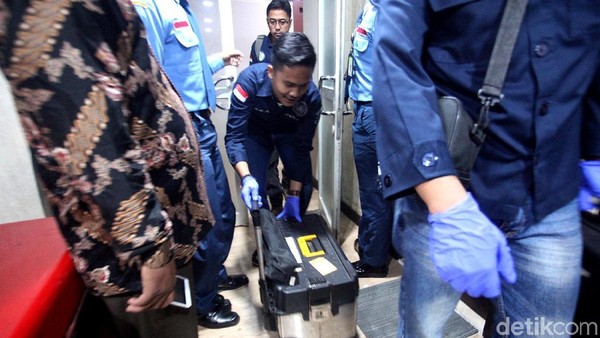 Detik-detik Pengusutan Peluru Nyasar ke Gedung DPR