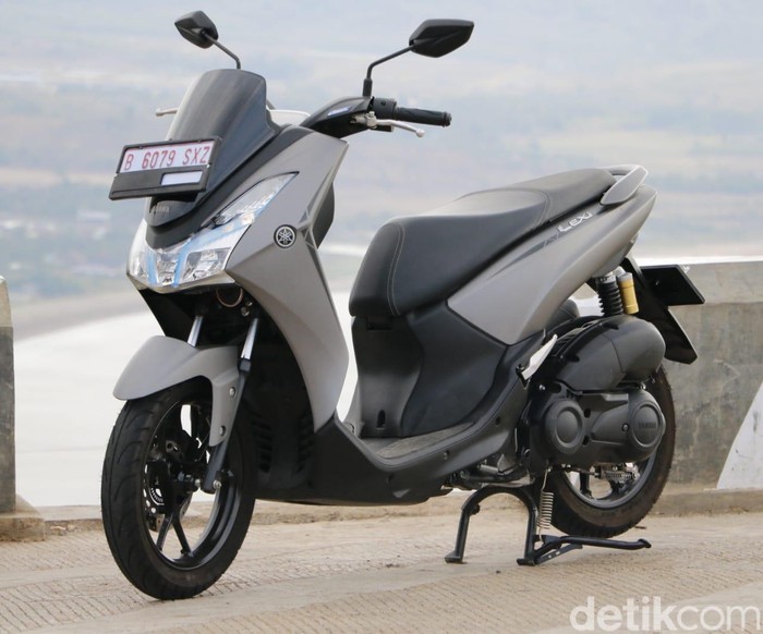 Yamaha Lexi yang diadu dengan Honda Vario 125