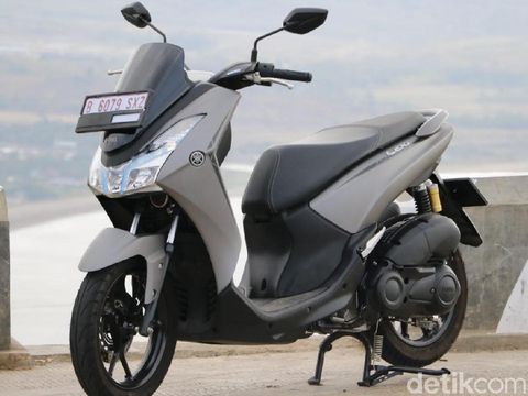 Yamaha Lexi dengan dek lebih luas. 