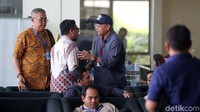 Sebelumnya, KPK memanggil Rendra sebagai tersangka suap proyek di Dinas Pendidikan. KPK juga memanggil tersangka lainnya, Ali Murtopo.
