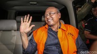 Selain itu, Rendra bersama seorang swasta Eryk Armando Talla diduga menerima gratifikasi dari sejumlah proyek dinas di Malang. Total gratifikasi yang diterima Rp 3,55 miliar.
