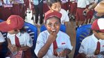 Potret Antusias Warga Papua Barat Berantas Kaki Gajah