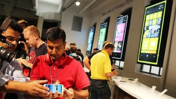 Awalnya menarik perhatian, ternyata nama besar Nokia tidak mampu membuat Windows Phone berbicara banyak. Foto: Getty Images