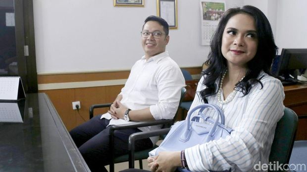 Shezy Idris saat sidang cerai pertamanya di Pengadilan Agama Jakarta Barat.