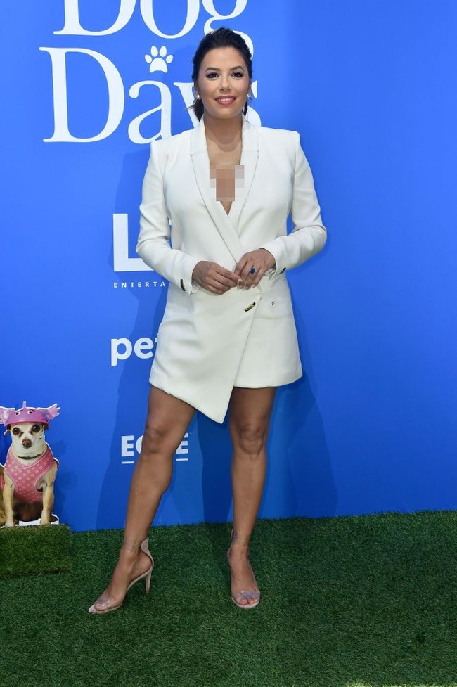 Eva Longoria memiliki tinggi badan 157 cm dan tubuhnya pun kecil. Tapi bintang serial Desperate Housewives ini juga sering tampil dengan baju seksi yang mengekspos bahu atau bagian pahanya. Foto: Getty Images