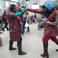 Uniknya, mereka tetap mengenakan hijab seperti pashmina dan tidak menggantinya dengan penutup kepala lainnya.  Foto: Dok. Maliha Fairooz