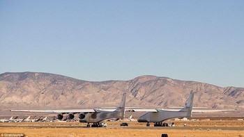 Stratolaunch, perusahaan pesawat terbesar di dunia yang masih seumur jagung dan baru sempat terbang sekali, saat ini sudah dijual. Foto: Stratolaunch