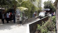 Jenazah tiba sejak malam tadi dan rencananya akan dimakamkan di TPU di Kecamatan Seyegan, Sleman pada siang ini. Ristu Hanafi/detikHOT