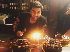 Momen Makan Ranbir Kapoor Bareng Katrina Kaif dan Deepika Padukone