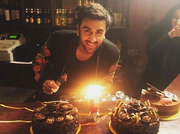 Momen Makan Ranbir Kapoor Bareng Katrina Kaif dan Deepika Padukone