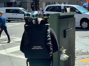 Contek Google Maps, Apple Maps Kumpulkan Data Pakai Ransel