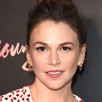 Ibu satu anak itu bahkan tidak terlalu suka makeup tebal. Di sejumlah penampilan ia tampil dengan makeup tipis dan memilih warna-warna netral.  Foto: Getty Images