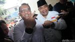 Diperiksa Kasus Hoax Ratna, Dahnil Anzar Pose Dua Jari