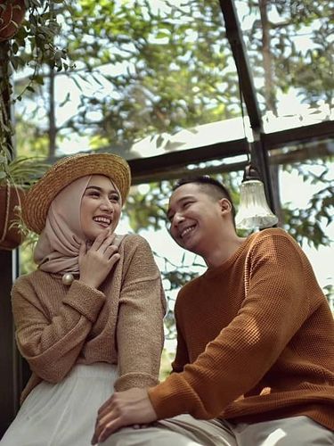 Gaya Hijab Melody Eks JKT 48 Saat Foto Prewed Makin Cantik 