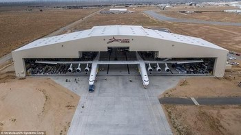 Setelah 8 tahun pengembangan, pesawat itu sukses terbang pertama kali selama sekitar 2 jam pada April 2019. Foto: Stratolaunch