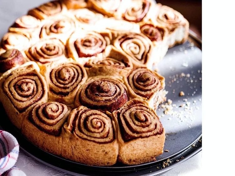 Empuk Wangi Cinnamon Roll Enak Buat Teman Ngopi