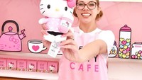 Hello Kitty Grand Cafe adalah kafe Hello Kitty resmi yang punya 4 cabang di California, Amerika Serikat. Interior pink menggemaskan langsung terasa saat mampir ke sini. Foto: Instagram hellokittycafe