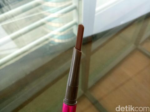 Review: Mencoba Produk Alis dari Si 'Ratu Alis' Anggie Rassly