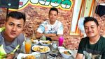 Ini Pose Asyik Benny Widjaja, Polisi Keren yang Doyan Mie Ayam
