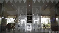 Commitment fee yang dijanjikan sebesar Rp 13 miliar dari fase proyek tersebut.