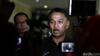 Namun aktivitas di kantor pemerintahan diakui oleh Asda III, Suhup tetap berjalan dengan baik.