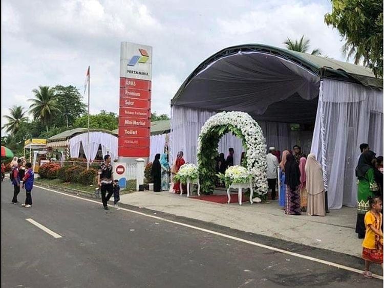 Surprise! SPBU Ini Disulap Jadi Lokasi Pernikahan