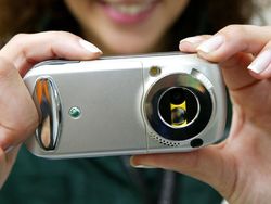 Nostalgia! Ini Ponsel Jadul Berkamera yang Canggih di Eranya