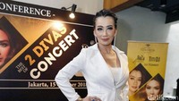 Reza tampil dengan busana serba putih di acara tersebut. Pool/Ismail/detikFoto.