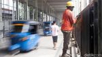 Belum Rampung Total, Kolong Skybridge Sudah Ramai Pengendara