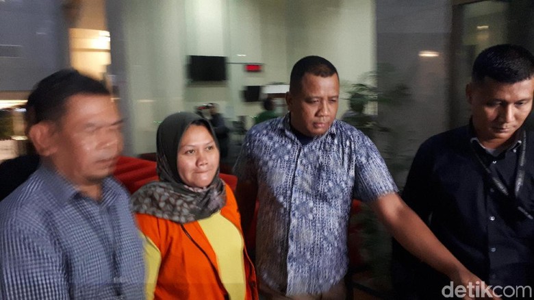 Bupati Bekasi Tersangka Suap Meikarta Ditahan KPK Bupati Bekasi Tersangka Suap Meikarta Ditahan KPK