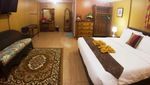 Foto: Kilang Minyak Disulap Jadi Hotel Tengah Laut