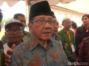 Akbar Tandjung Sedih Bupati Bekasi Diciduk KPK