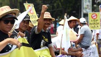 Menurut Soemitro saat ini stok gula konsumsi di dalam negeri berlebih, yakni 1,6 juta. Pasalnya, terdapat stok gula tahun lalu sebanyak 1,2 juta ton dan produksi tahun 2018 sebanyak 2,1 juta ton serta tambahan impor 1,1 juta.