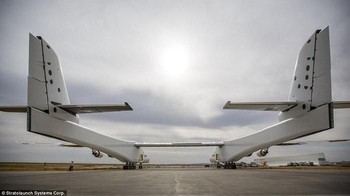 Dalam uji cobanya, Stratolaunch sukses berjalan dengan kecepatan 40 knots atau sekitar 74 kilometer per jam.Foto: Stratolaunch