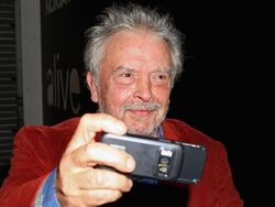 Nostalgia! Ini Ponsel Jadul Berkamera yang Canggih di Eranya