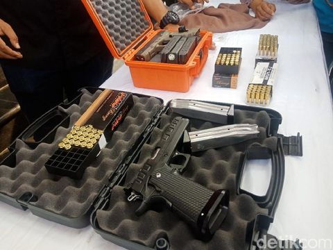 Pistol yang diamankan polisi terkait peluru nyasar ke gedung DPR