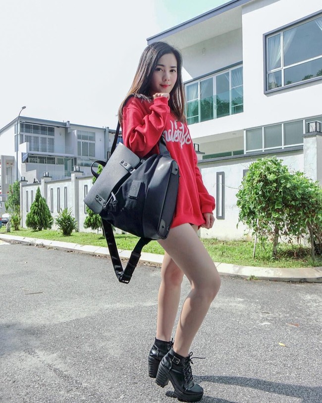 Setelah postingannya itu tersebar di internet dan jadi viral, tak butuh waktu lama bagi netizen untuk mengetahui identitas pramugari di foto tersebut. Ia adalah Mabel Goo, seorang pramugari asal Malaysia. Foto: Instagram @mabel_goo