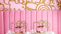 Nah, kalau mau afternoon tea juga bisa di Hello Kitty Cafe. Lihat deh tempat penyajian kuenya, bentuk Hello Kitty juga lho. Foto: Instagram hellokittycafe