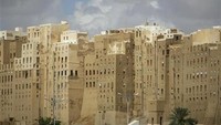 Di lain sisi, warga lokal Shibam adalah orang yang ramah. Kepada siapapun pendatang, mereka meyakinkan tanahnya masih menjadi tempat yang harus dikunjungi (Khaled Abdullah/REUTERS)