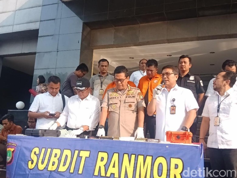 Polisi: Peluru Nyasar ke Gedung DPR Tak Disengaja, Pelaku Gugup Polisi: Peluru Nyasar ke Gedung DPR Tak Disengaja, Pelaku Gugup