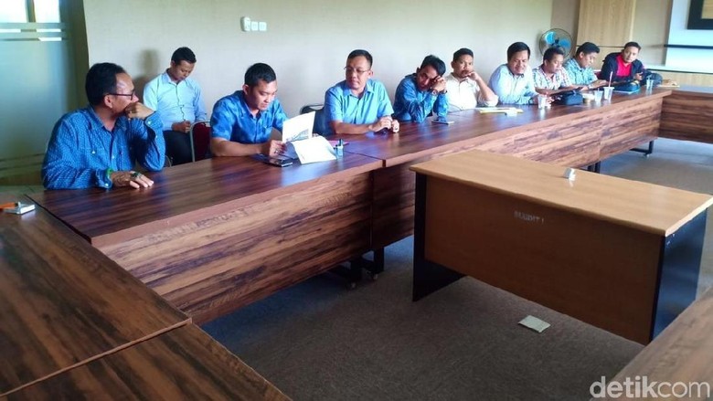 Relawan Laporkan PNS Banten yang Diduga Hina Jokowi ke Polisi Relawan Laporkan PNS Banten yang Diduga Hina Jokowi ke Polisi