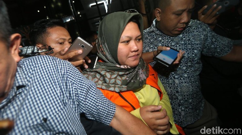 KPK Sita Uang dari Rumah Bupati Bekasi Tersangka Suap Meikarta KPK Sita Uang dari Rumah Bupati Bekasi Tersangka Suap Meikarta