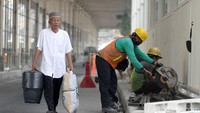 Hal itu berkaitan dengan pengerjaan proyek Skybridge agar tak mengganggu dan membahayakan pengguna jalan.