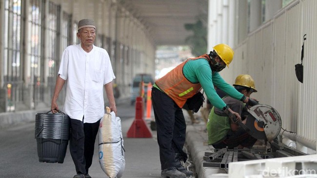 Konstruksi Skybridge Tanah Abang Masih 78%